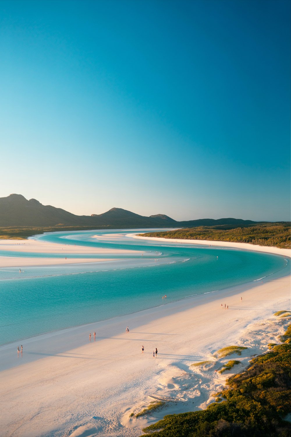 Whitehaven Beach tour with silica sand and turquoise water in the Whitsunday Islands, Australia