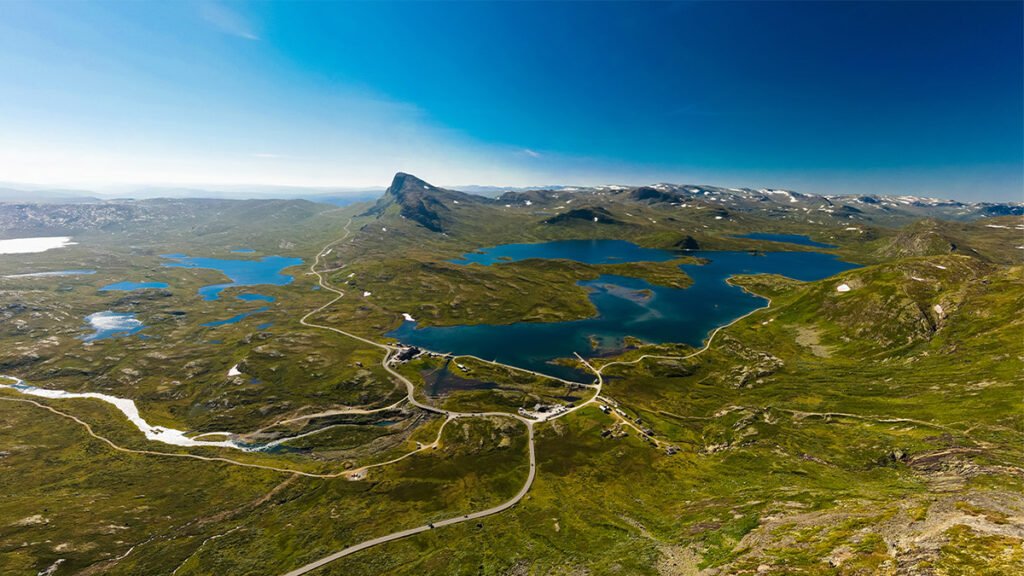Jotunheimen National Park hiking guide with Galdhøpiggen and Besseggen trails in Norway