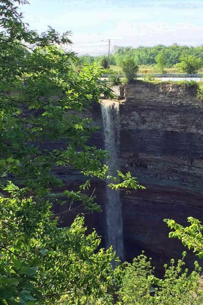Niagara Escarpment Hamilton - Devil's Punchbowl Falls | Pathfinders Travel
